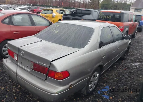 2000 Toyota Camry Le from USA, damaged, VIN JT2BG22K6Y0520688